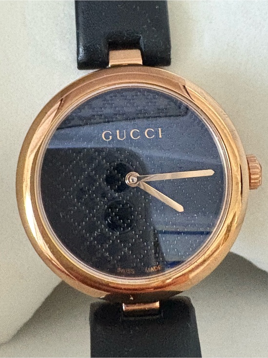 The Gucci
Diamantissima
Swiss-made women\'s dress
watch main image 10